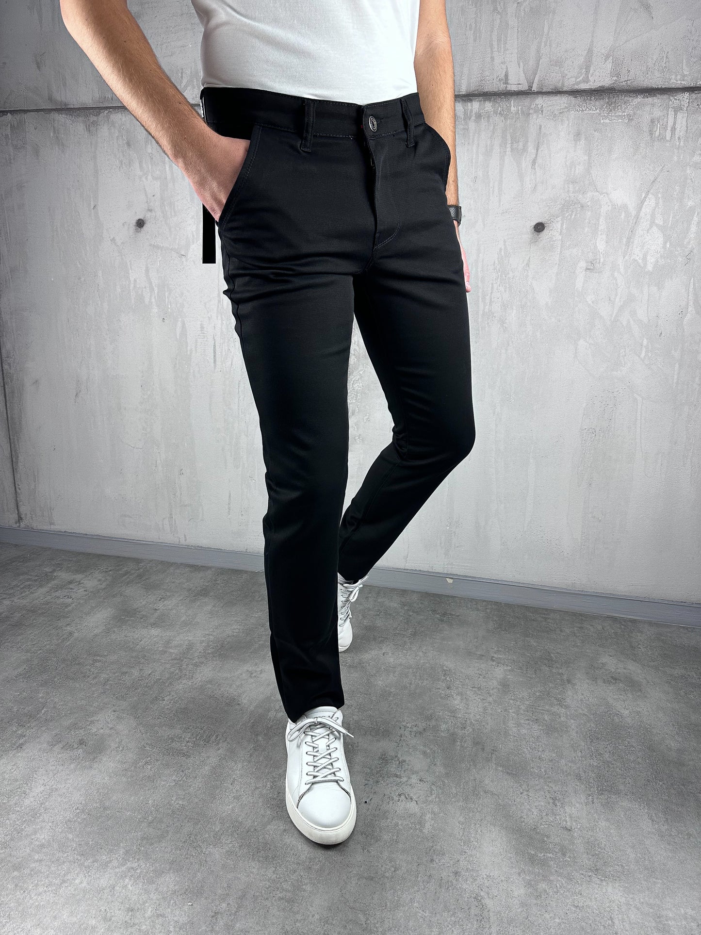Crne šire elegantne regular fit - BB180