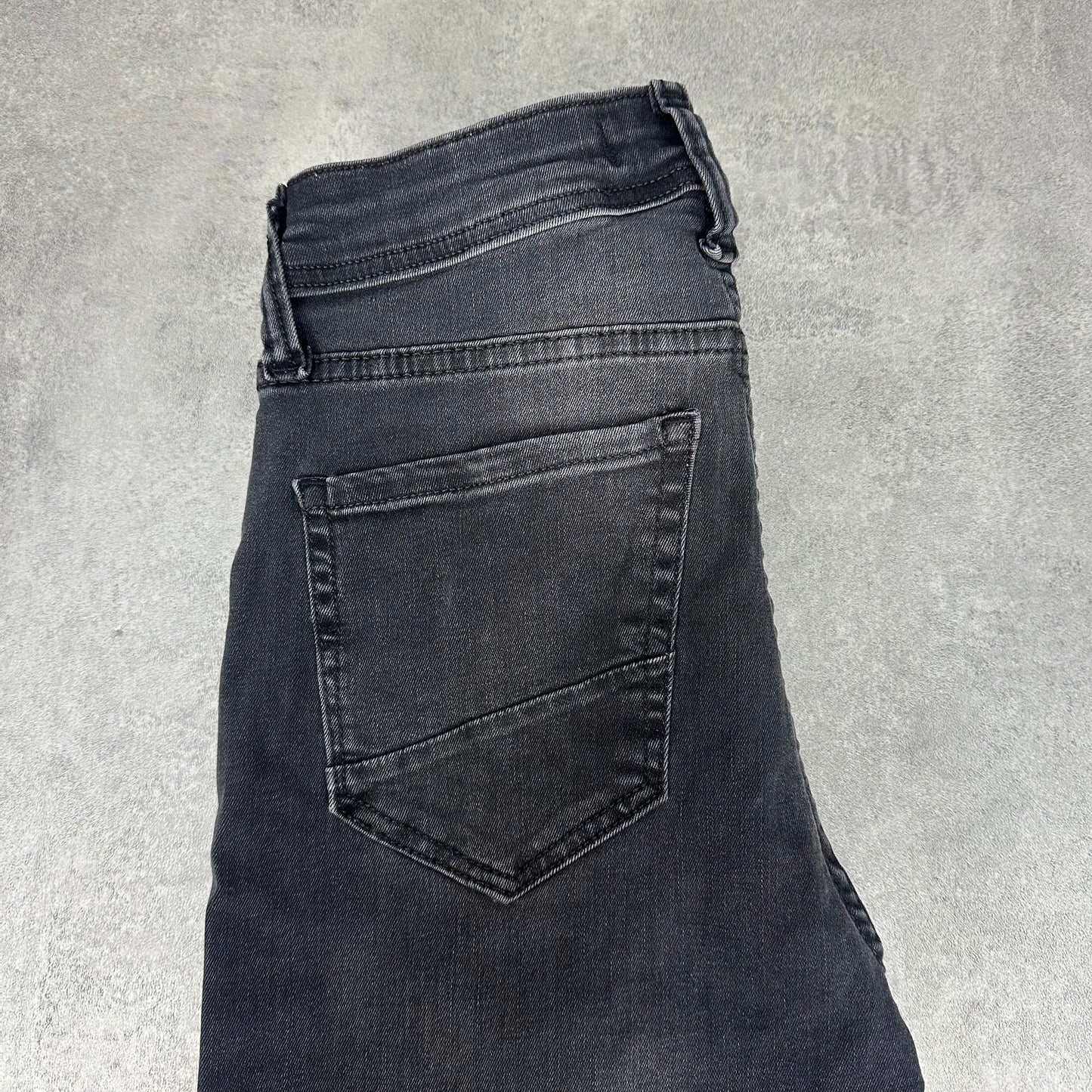 Crne ženske slim-fit - C235