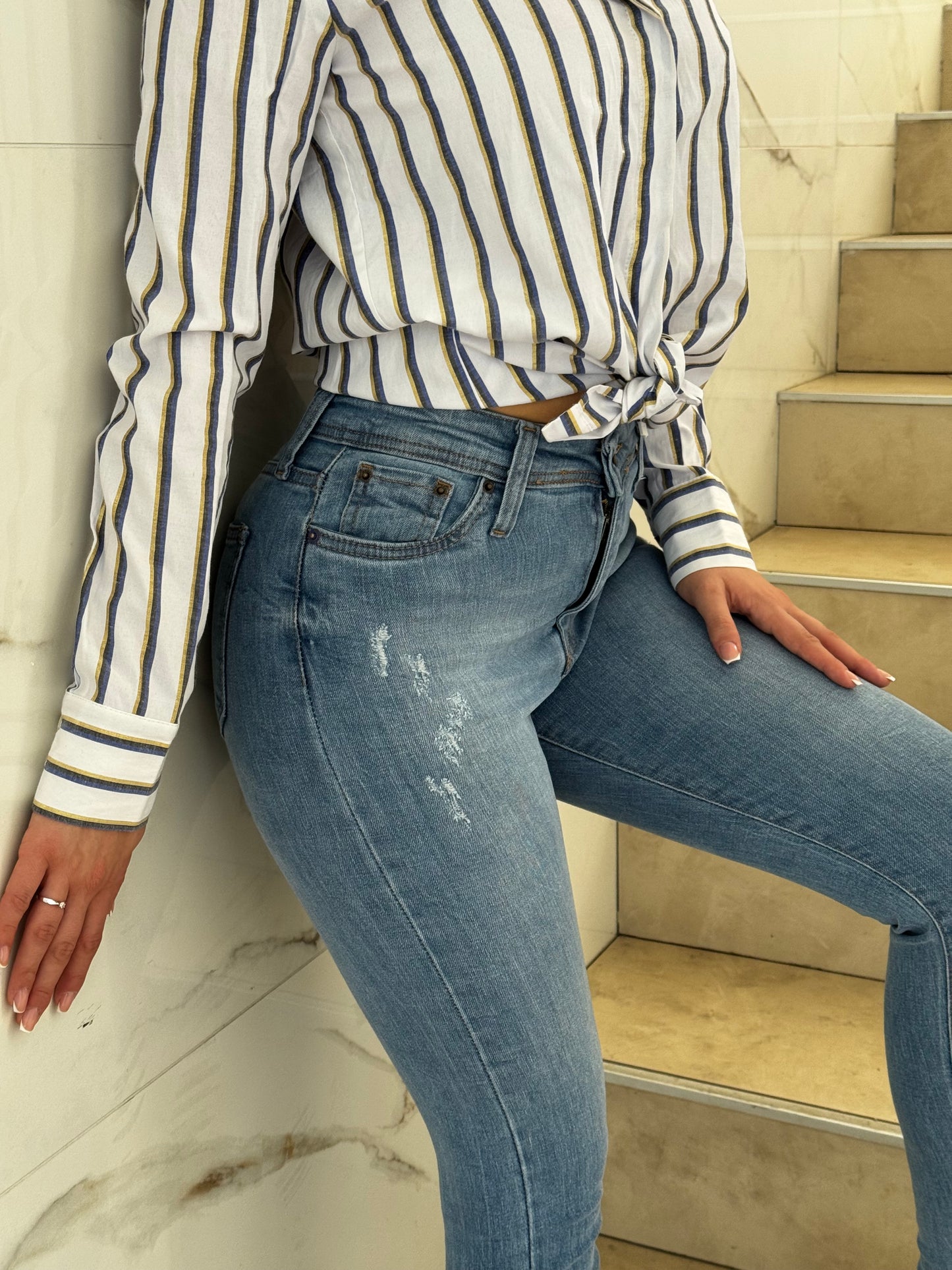 Detail ženske slim-fit - C597