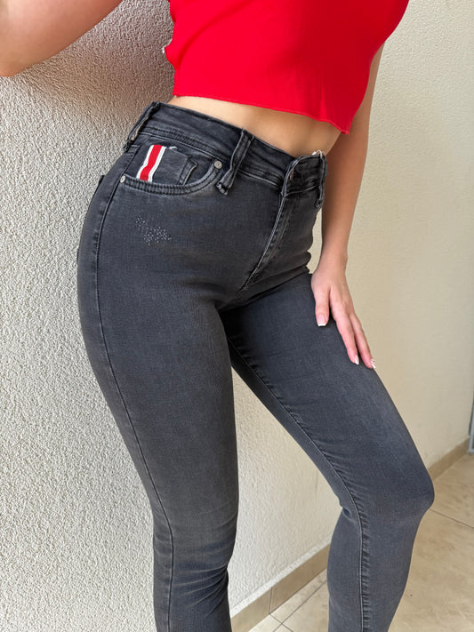 Crne ženske slim-fit - C235